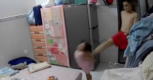 Bat Giu Nam Thanh Nien Nhieu Lan Danh Dap Con Gai Rieng 3 Tuoi Cua Vo Ho 2241