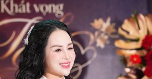 Ca Si Tien Si Khanh Ly Goi Toi La Dai Gia Cung Dung 3173