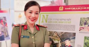 Dai Uy Cong An Dien Vien Minh Huong Tuoi 40 Di Qua Nhieu Giong Bao 1152
