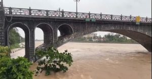 Lu Tren Song Sau Bao So 1 Co The Dang Toi 6M 8 Tinh Khan Truong Ung Pho 435