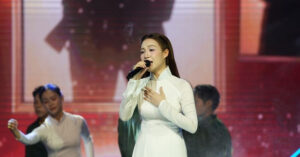 Nghen Ngao Tieng Hat Hoa Minzy Va Khoang Lang Bi Trang Cua Hang Bia Trang 434