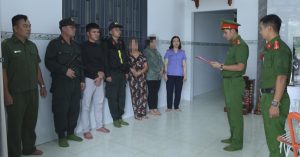 Nhom 7 Nhan Vien Ban Trom 1 1096