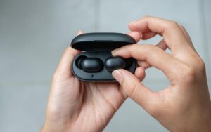 Tai Nghe Bluetooth Chi Nghe Duoc 1 Ben 1