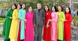 Tu Can Leu Giua Rung Cha Ngheo Nuoi 7 Con Gai Thanh Cu Nhan 77